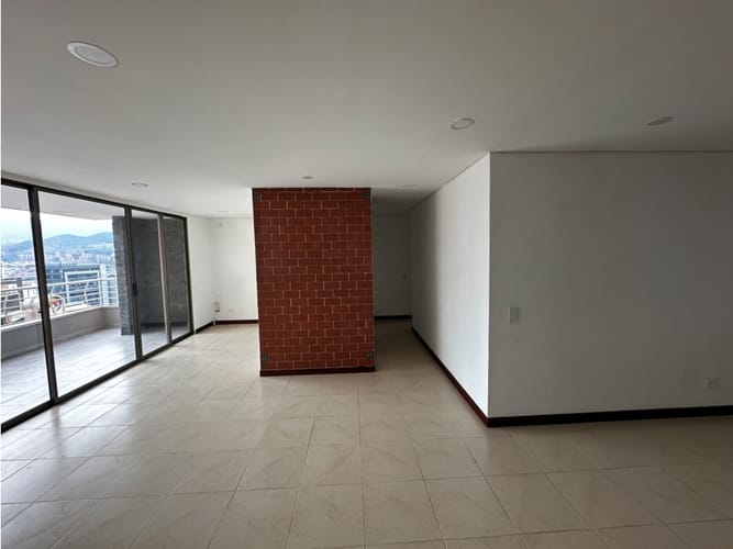 Apartamento de 4 alcobas en arriendo en El Poblado, Medellín, 138 m² · foto 2 de 21