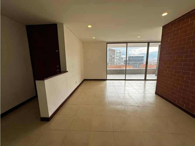 Apartamento de 4 alcobas en arriendo en El Poblado, Medellín, 138 m² · foto 3 de 21