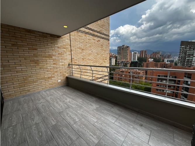 Apartamento de 4 alcobas en arriendo en El Poblado, Medellín, 138 m² · foto 4 de 21