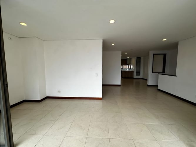 Apartamento de 4 alcobas en arriendo en El Poblado, Medellín, 138 m² · foto 5 de 21