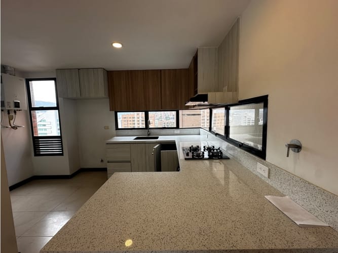 Apartamento de 4 alcobas en arriendo en El Poblado, Medellín, 138 m² · foto 6 de 21
