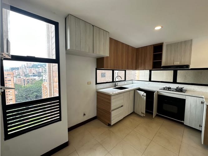 Apartamento de 4 alcobas en arriendo en El Poblado, Medellín, 138 m² · foto 7 de 21