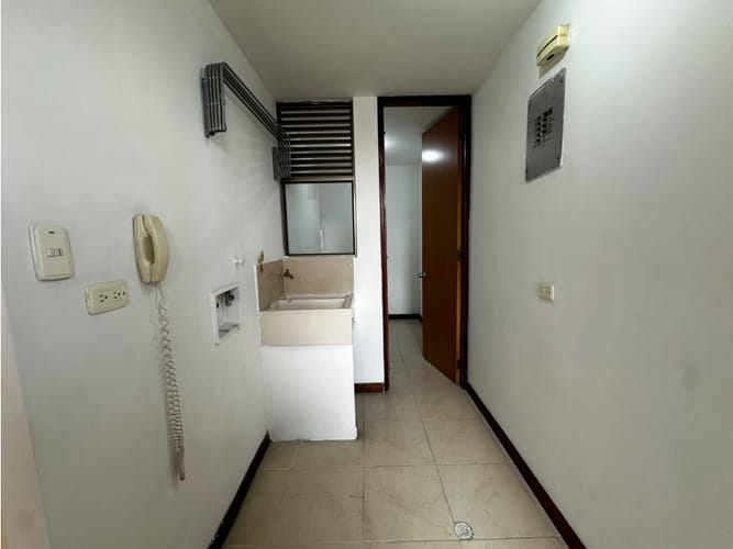 Apartamento de 4 alcobas en arriendo en El Poblado, Medellín, 138 m² · foto 8 de 21