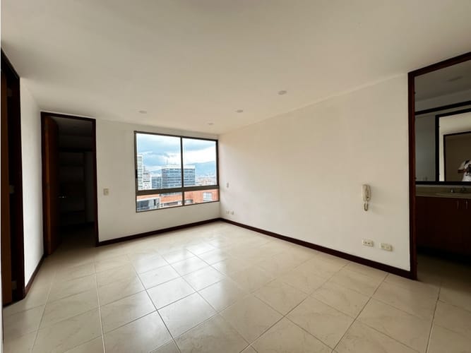 Apartamento de 4 alcobas en arriendo en El Poblado, Medellín, 138 m² · foto 9 de 21