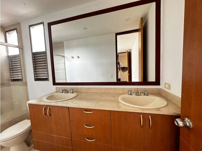 Apartamento de 4 alcobas en arriendo en El Poblado, Medellín, 138 m² · foto 10 de 21