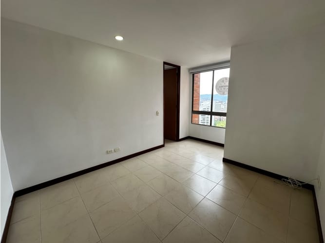 Apartamento de 4 alcobas en arriendo en El Poblado, Medellín, 138 m² · foto 17 de 21