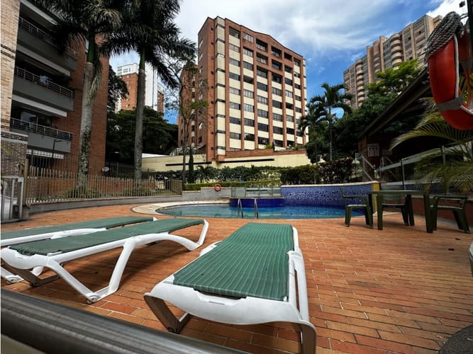 Apartamento de 4 alcobas en arriendo en El Poblado, Medellín, 138 m² · foto 19 de 21
