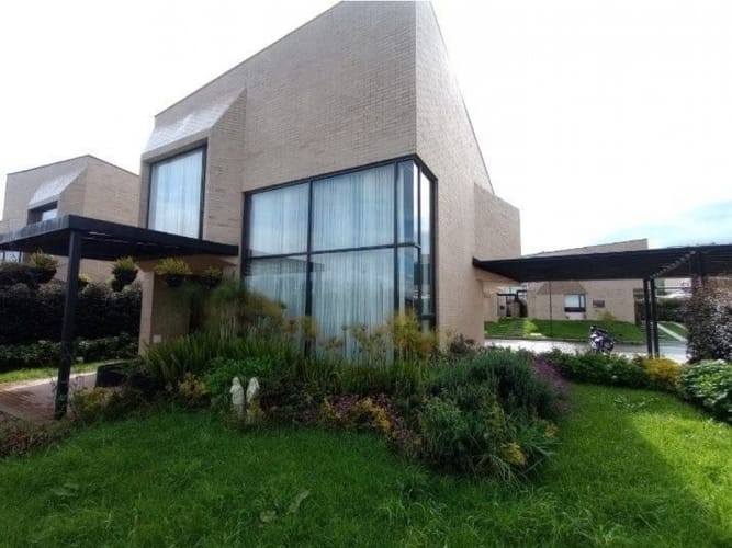 Casa de 2 alcobas en venta en Pueblo Viejo, Cota, 301 m² · foto 2 de 20