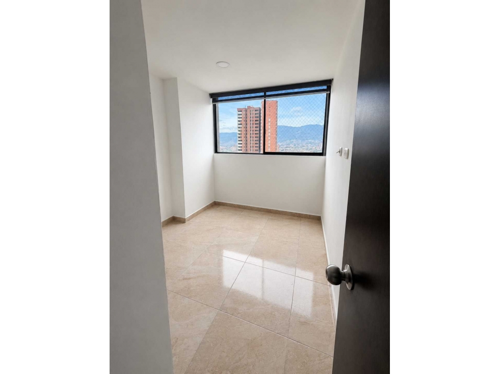 Apartamento en venta en Los Naranjos, Itagüí · foto 2 de 9