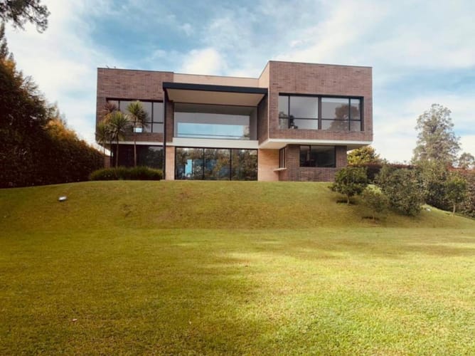 Casa de 4 alcobas en venta en Llano Grande, Rionegro, 410 m² · foto 3 de 17