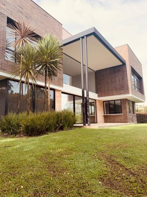 Casa de 4 alcobas en venta en Llano Grande, Rionegro, 410 m² · foto 4 de 17