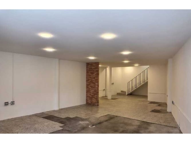 Local en arriendo en Estacion Villa, Medellín, 160 m² · foto 2 de 8