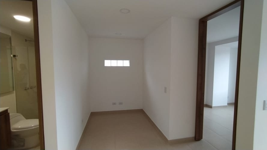 Apartamento de 3 alcobas en arriendo en Claret, Bogotá, 87 m² · foto 4 de 23