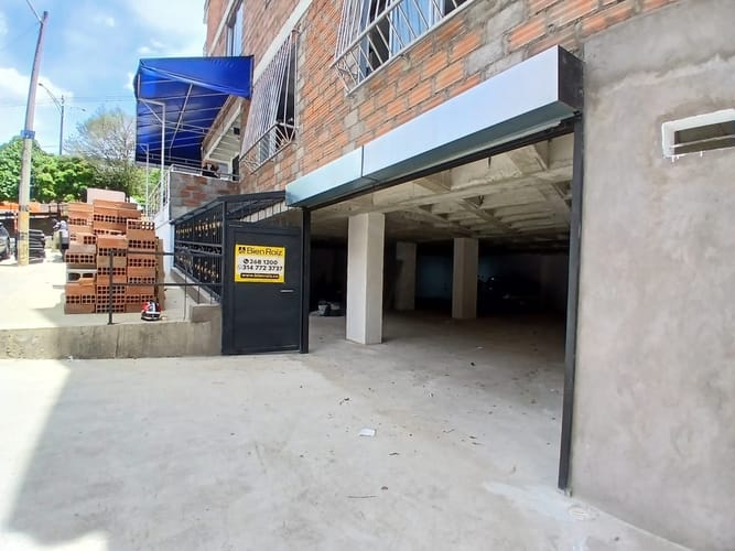 Bodega en arriendo en La Pilarica, Medellín, 220 m² · foto 3 de 10