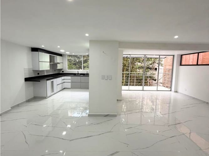Casa de 6 alcobas en venta en Aves Maria, Sabaneta, 480 m² · foto 3 de 24