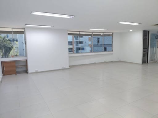 Oficina en arriendo en Los Balsos, Medellín, 95 m² · foto 6 de 24