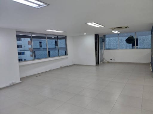 Oficina en arriendo en Los Balsos, Medellín, 95 m² · foto 7 de 24