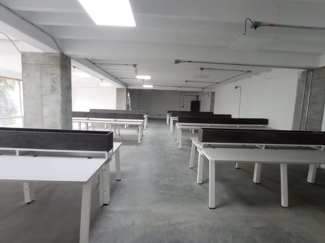 Local en arriendo en Villa Carlota, Medellín, 2400 m² · foto 5 de 7