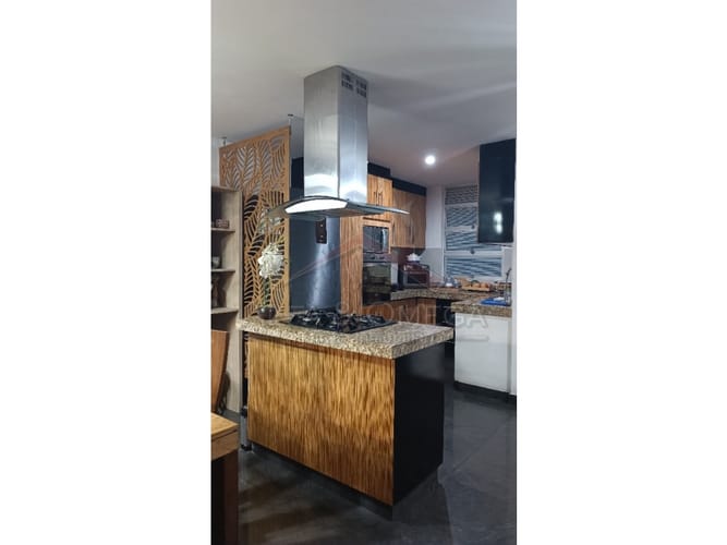 Casa de 4 alcobas en venta en La Samaria, Ibagué, 250 m² · foto 6 de 24