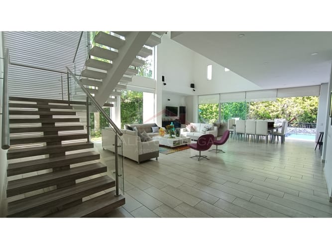 Casa de 4 alcobas en venta en Ub. Portal Campestre, Ibagué, 500 m² · foto 2 de 24