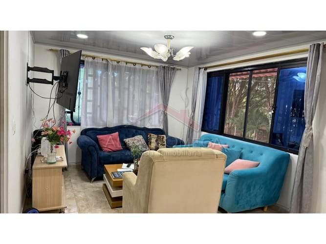 Casa de 6 alcobas en venta en Topacio, Ibagué, 72 m² · foto 2 de 15