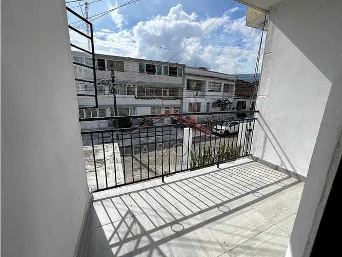 Casa de 8 alcobas en venta en El Carmen, Ibagué, 169 m² · foto 2 de 13