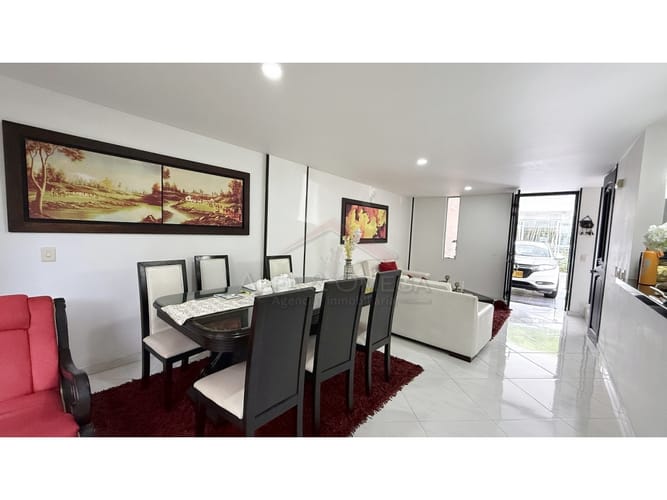 Casa de 4 alcobas en venta en Cr. Los Arroyuelos, Ibagué, 240 m² · foto 5 de 24