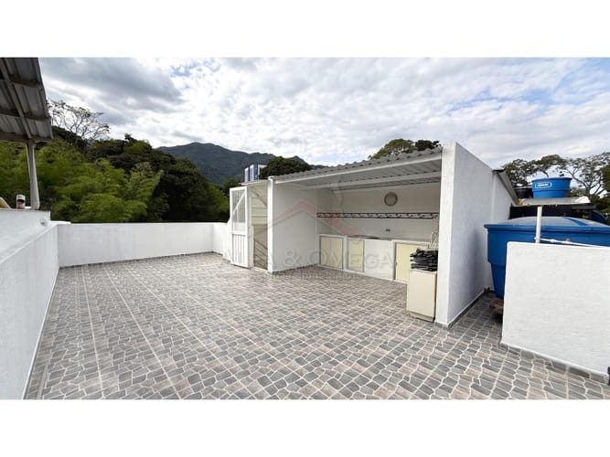 Casa de 4 alcobas en venta en Cr. Los Arroyuelos, Ibagué, 240 m² · foto 8 de 24