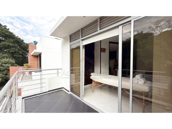 Casa de 4 alcobas en venta en Cr. Los Arroyuelos, Ibagué, 240 m² · foto 9 de 24