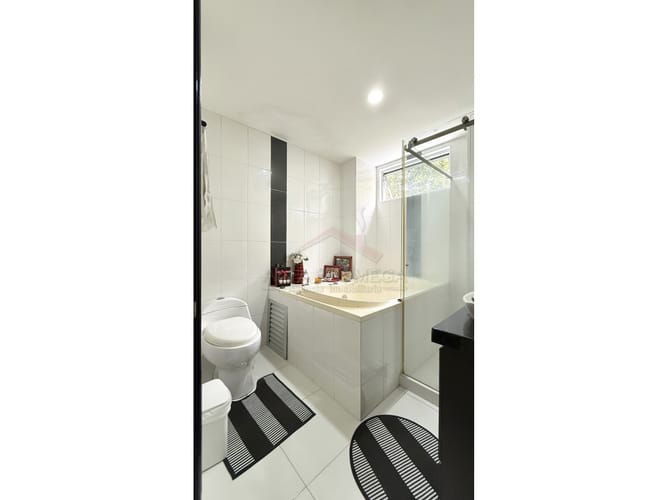 Casa de 4 alcobas en venta en Cr. Los Arroyuelos, Ibagué, 240 m² · foto 12 de 24