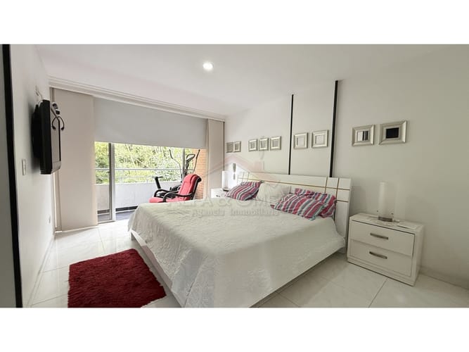 Casa de 4 alcobas en venta en Cr. Los Arroyuelos, Ibagué, 240 m² · foto 13 de 24