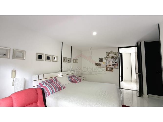 Casa de 4 alcobas en venta en Cr. Los Arroyuelos, Ibagué, 240 m² · foto 14 de 24