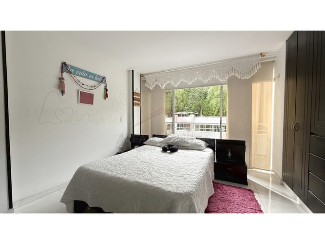 Casa de 4 alcobas en venta en Cr. Los Arroyuelos, Ibagué, 240 m² · foto 15 de 24