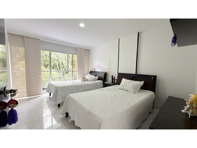 Casa de 4 alcobas en venta en Cr. Los Arroyuelos, Ibagué, 240 m² · foto 17 de 24