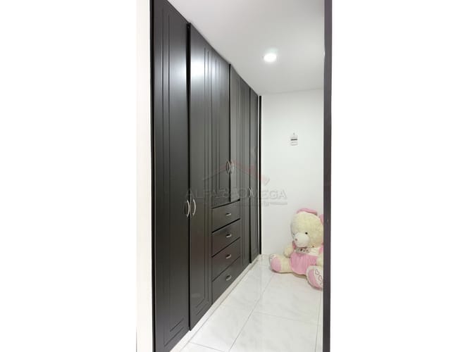 Casa de 4 alcobas en venta en Cr. Los Arroyuelos, Ibagué, 240 m² · foto 19 de 24