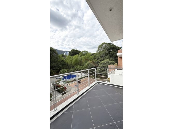 Casa de 4 alcobas en venta en Cr. Los Arroyuelos, Ibagué, 240 m² · foto 23 de 24