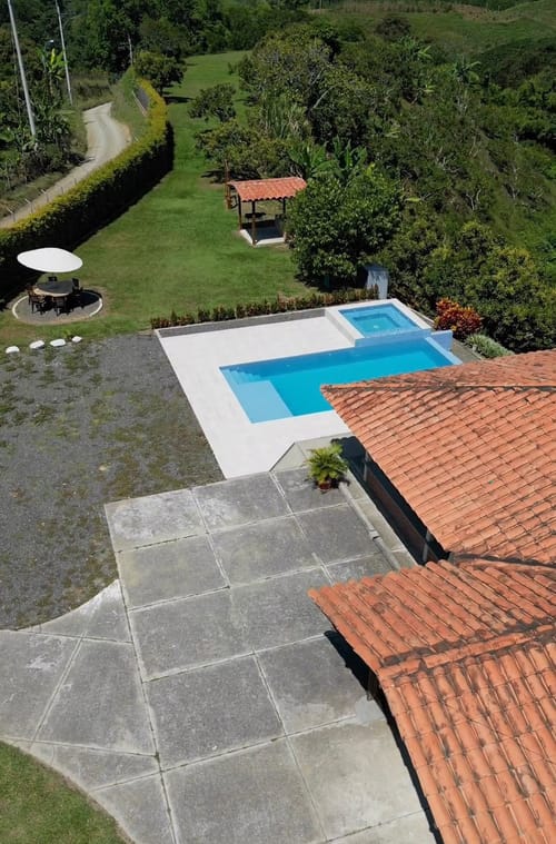 Finca en venta en Morelia, Pereira, 27000 m² · foto 2 de 12