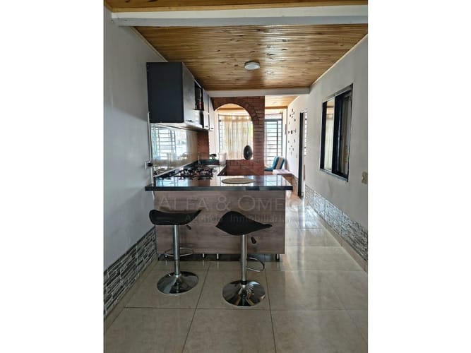 Casa de 8 alcobas en venta en Ub. Lady Di, Ibagué, 175 m² · foto 3 de 12
