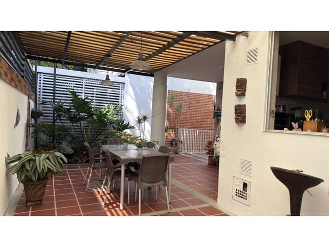 Casa de 4 alcobas en venta en Mirolindo, Ibagué, 220 m² · foto 2 de 24