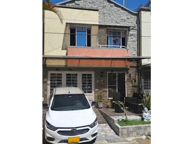 Casa de 4 alcobas en venta en Torres De La Calleja, Ibagué, 116 m² · foto 2 de 24