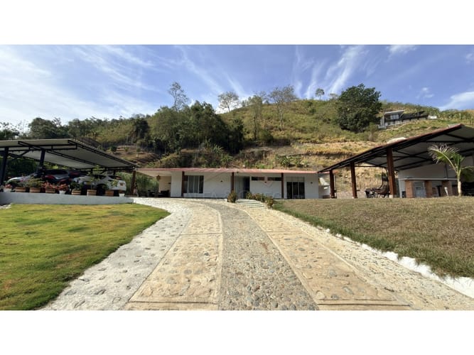 Casa de 4 alcobas en venta en El Totumo, Ibagué, 400 m² · foto 2 de 24