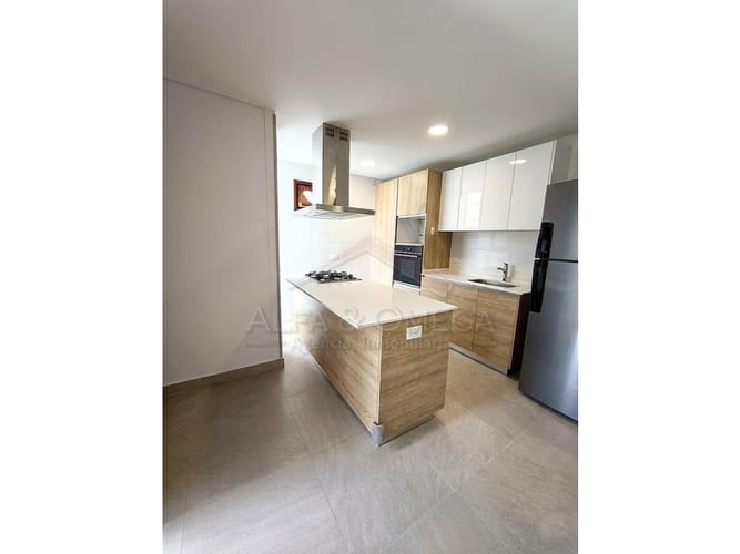 Apartamento de 3 alcobas en venta en Edificio Vista Hermosa Del Vergel, Ibagué, 107 m² · foto 2 de 12