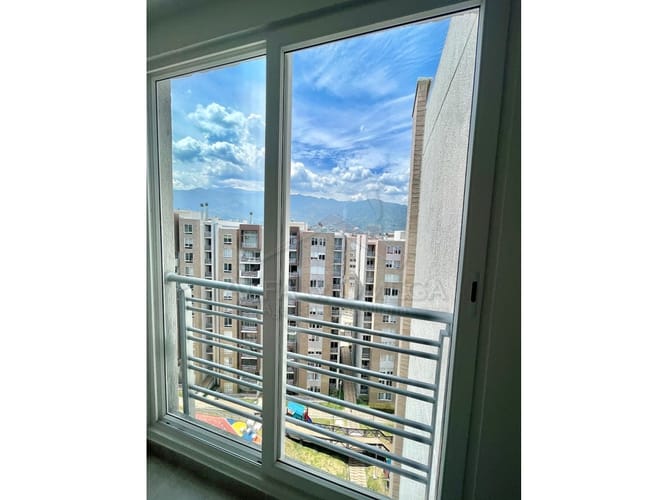 Apartamento de 3 alcobas en venta en Varsovia, Ibagué, 90 m² · foto 2 de 13