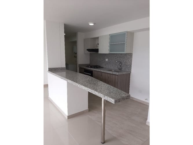 Apartamento de 3 alcobas en venta en La Samaria, Ibagué, 79 m² · foto 2 de 16