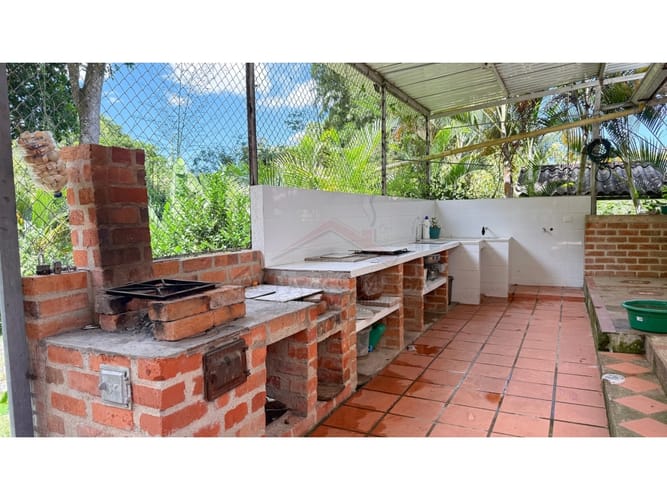 Casa de 6 alcobas en venta en Ancon Tesorito Sector El Triunfo, Ibagué, 250 m² · foto 4 de 24