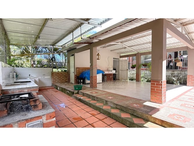 Casa de 6 alcobas en venta en Ancon Tesorito Sector El Triunfo, Ibagué, 250 m² · foto 6 de 24