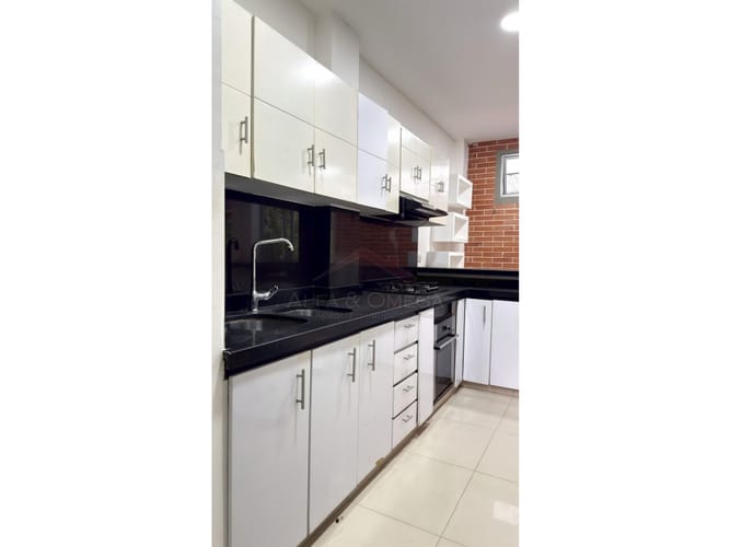 Casa de 3 alcobas en venta en Cr. Los Arroyuelos, Ibagué, 240 m² · foto 3 de 24