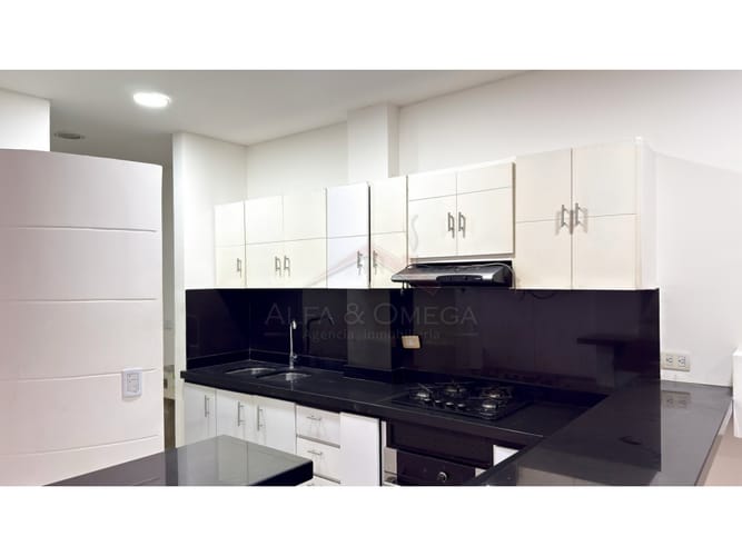 Casa de 3 alcobas en venta en Cr. Los Arroyuelos, Ibagué, 240 m² · foto 4 de 24