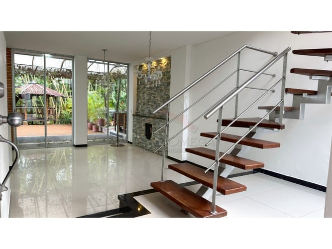 Casa de 3 alcobas en venta en Cr. Los Arroyuelos, Ibagué, 240 m² · foto 6 de 24