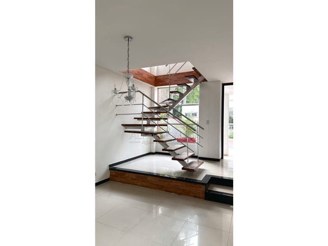 Casa de 3 alcobas en venta en Cr. Los Arroyuelos, Ibagué, 240 m² · foto 8 de 24
